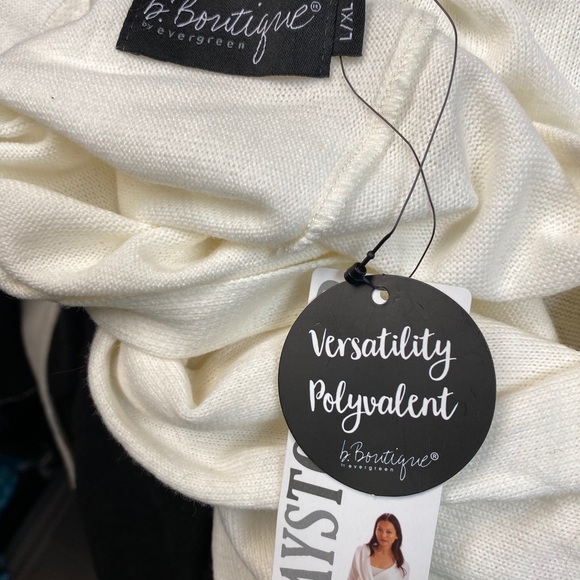 B. Boutique by Evergreen reversible sweater - Picture 8 of 9